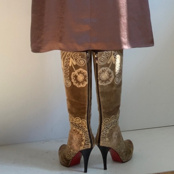 Killer Knee High Embroidered Boots🌸❤️Barely worn🌸 STUNNING 🌸🌸 - Picture 4 of 7